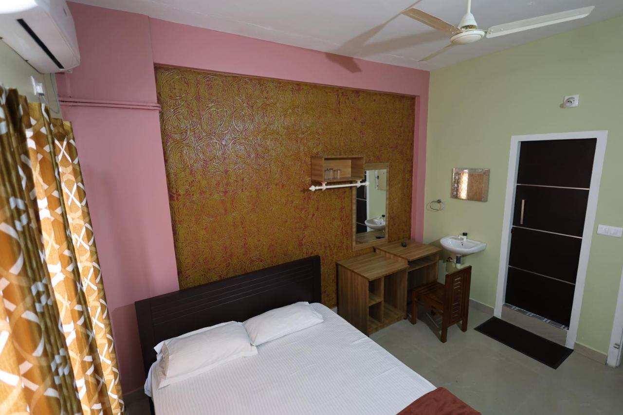 Wayanad Regal Residency Hotel Kalpetta Bagian luar foto
