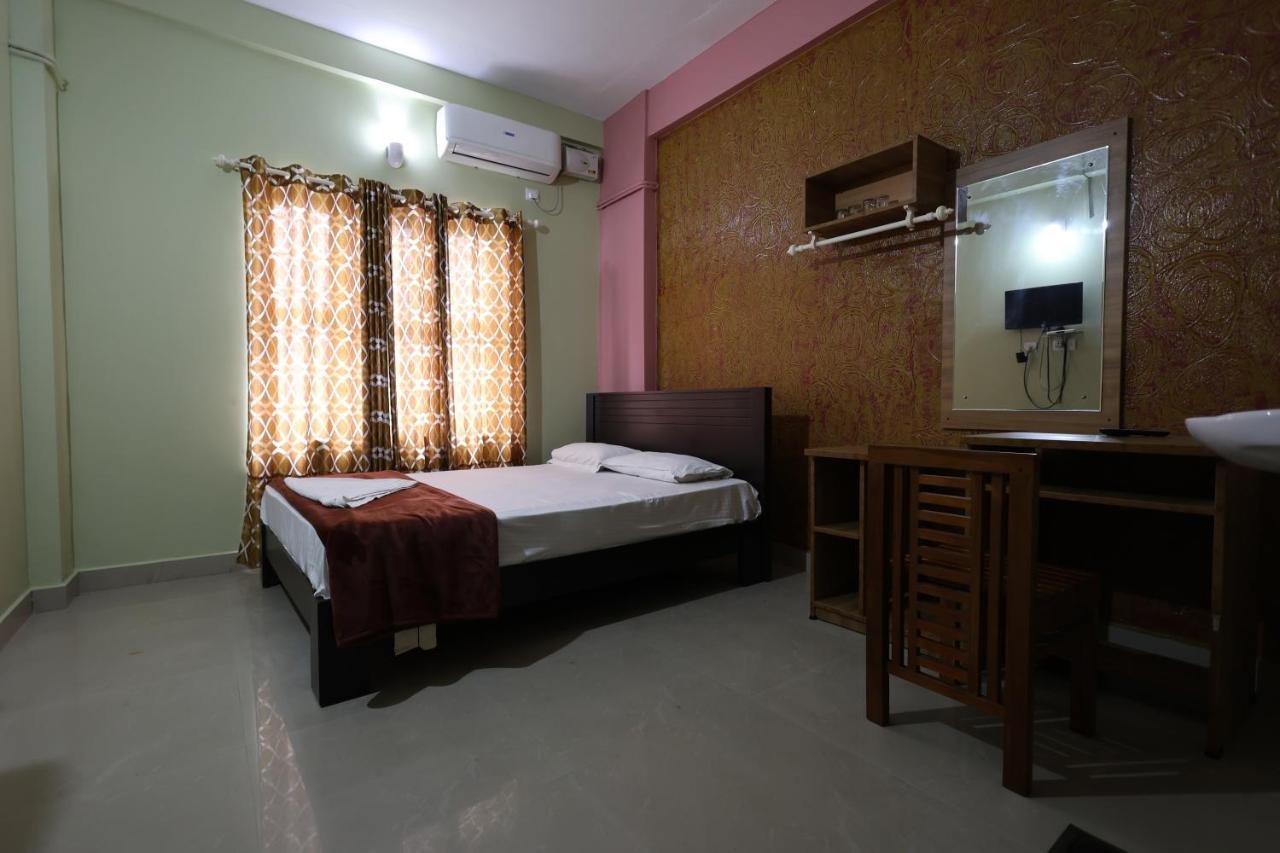 Wayanad Regal Residency Hotel Kalpetta Bagian luar foto