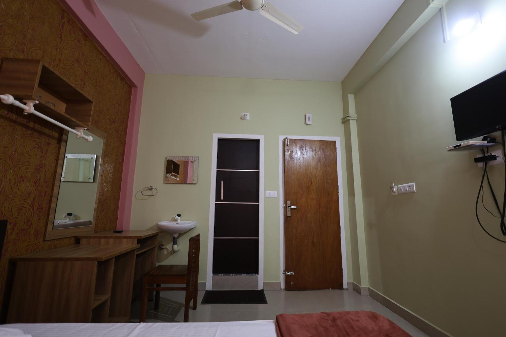 Wayanad Regal Residency Hotel Kalpetta Bagian luar foto